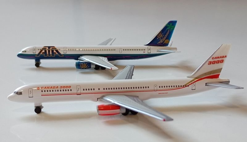 Lote de 2 Aviones a Escala Herpa B757 ATA y B757 Canadá 3000