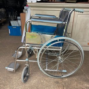 Silla de Ruedas para Adultos en Buen Estado - imagen 4