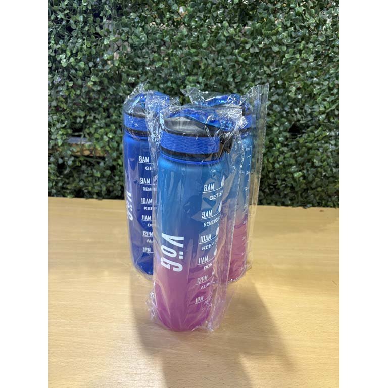Lote siguiente: Botellas de agua azules