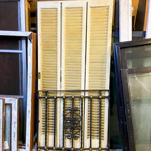 Postigo de Madera con Celosía y Reja de Hierro y Bronce Dorado - imagen 2