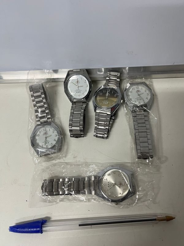 Lote de 5 Relojes Quartz con Malla Metálica, Varios Diseños