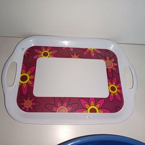 Fuente Ovalada Azul con Dos Tazas y Bandeja Decorada - imagen 3