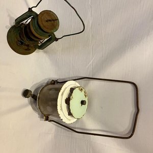 Lote de 2 Faroles Vintage: Uno a Queroseno y Otro a Gas - imagen 4