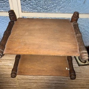 Repisa Rústica de Madera con Dos Estantes - imagen 2