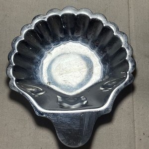 Conjunto de Ceniceros y Platos Pequeños de Porcelana y Metal - imagen 3