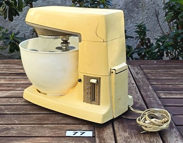 Batidora Eléctrica de Pie Arno, con bol, Batidores y Accesorios con Detalles de Uso - Funciona