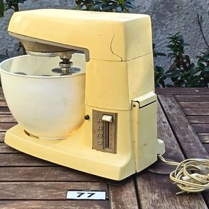 Lote siguiente: Batidora Eléctrica de Pie Arno, con bol, Batidores y Accesorios con Detalles de Uso - Funciona