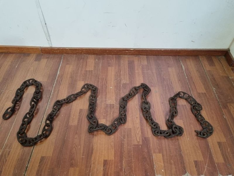 Cadena de Amarre Náutica Antigua con Eslabones Reforzados de Hierro Fundido