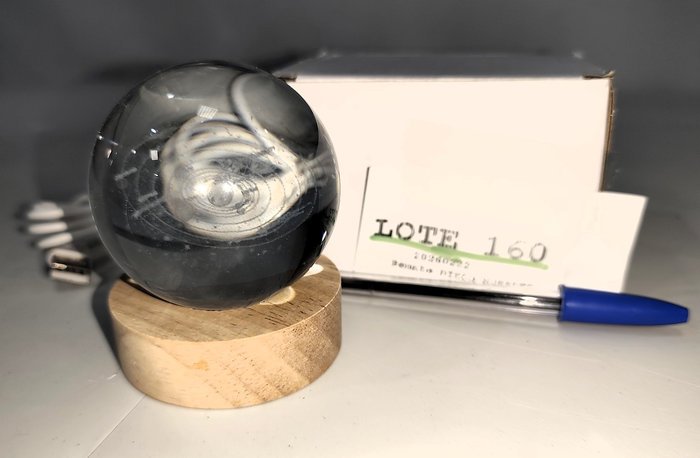 Luz Veladora LED con Esfera de Vidrio y Base de Madera - imagen 2