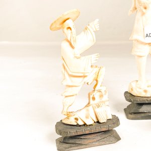 Tres Figuras de Marfil: Pescador, Samurai y Grupo - imagen 2