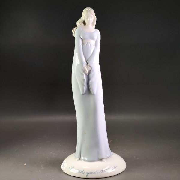Figura de Porcelana "Soft Touch" Mujer Embarazada "Cherish Your Dreams"