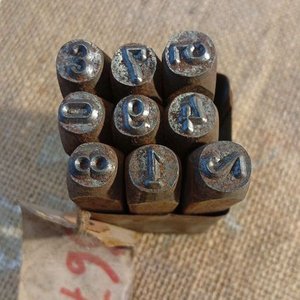 Juego de 9 Punzones Metálicos con Números - imagen 2