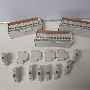 Caja con 12 Llaves Térmicas Unipolares de 3 Amp - imagen 2