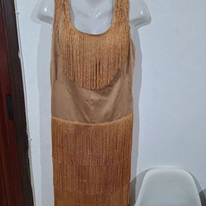 Lote de 12 Prendas de Fiesta para Dama: Vestidos, Faldas y Tops - imagen 10