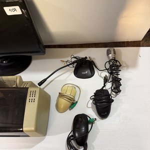 Lote de Artículos de Informática: 2 Torres, 2 Monitores, Teclado, Mouses, Micrófonos y Impresora - imagen 9