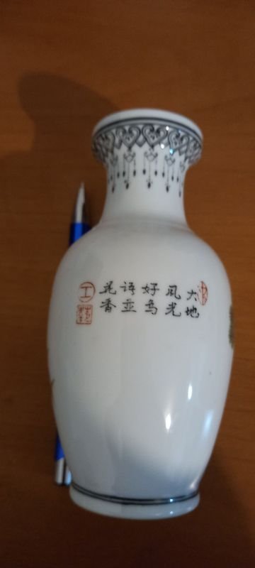 Vaso oriental de porcelana con diseño floral - imagen 2