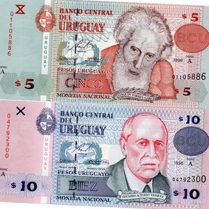 Lote de 2 Billetes Uruguayos Sin Circular: $5 (Joaquín Torres García) y $10 (Eduardo Acevedo Vásquez) Serie A 1998 - imagen 1