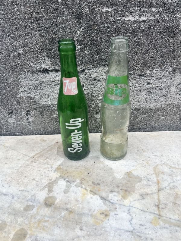 Dos botellas de Seven Up y SIP en buen estado - imagen 1
