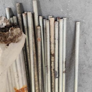 Lote siguiente: Lote de 40 Varillas Roscadas 100 cm x 1/4"