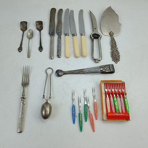 Lote siguiente: Variedad de Cubiertos y Utensilios de Cocina Antiguos y Plateados