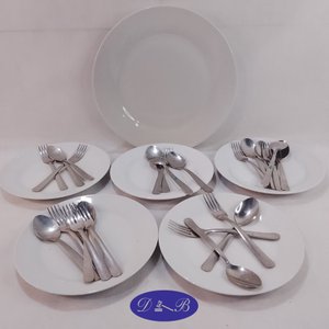 Lote anterior: Juego de Platos Blancos con Cubiertos de Postre
