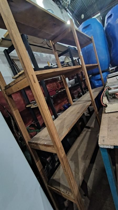 Estantería en madera para almacenamiento - imagen 1