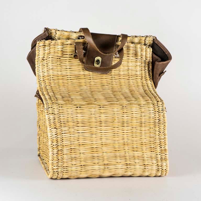 Lote siguiente: Bolsos de fibras naturales y cuero con averías