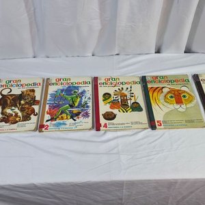 Gran Enciclopedia de los Pequeños y Tomo de Historia Universal - imagen 2