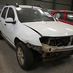 Camioneta Blanca Daewoo Duster con Daños Frontales - imagen 2