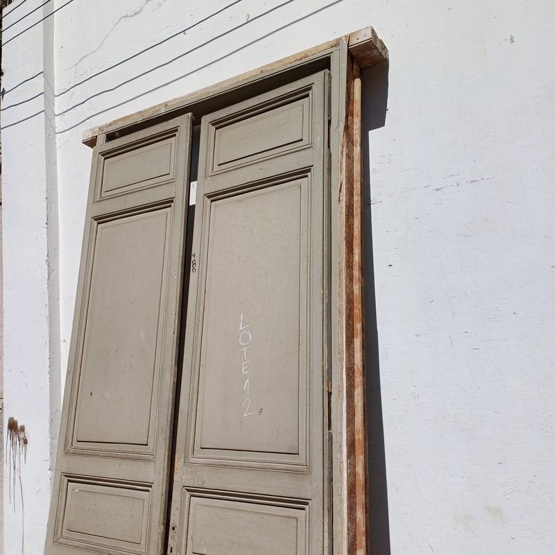Puerta antigua de tablero, doble hoja y marco - imagen 3