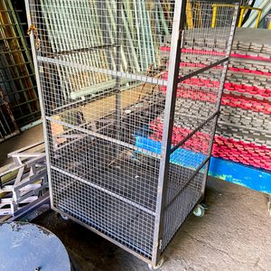 Estructura Rodante de Hierro y Malla Metálica con Rollo de Tejido - imagen 4