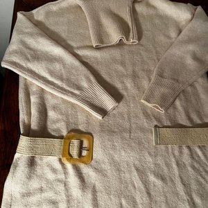 Buzo de Lana Cremoso con Cinturón y Bordado Frontal Talle XL - imagen 2