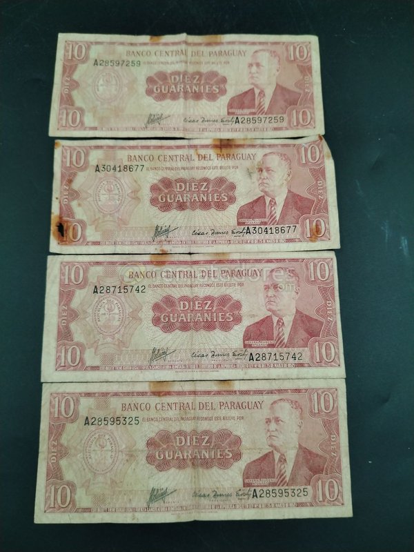 Lote de 4 Billetes de 10 Guaraníes de Paraguay