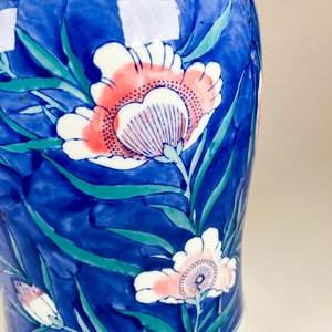 Asiento de Loza Oriental con Flores y Motivos Azules - imagen 5
