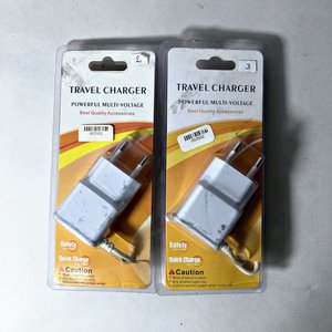 Lote de Accesorios Tecnológicos: Parlantes, Cargadores, Estuches y Plaqueta Madre - imagen 2