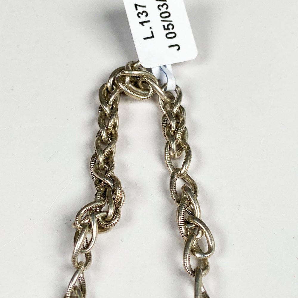 Pulsera de plata gruesa con accesorios - imagen 3