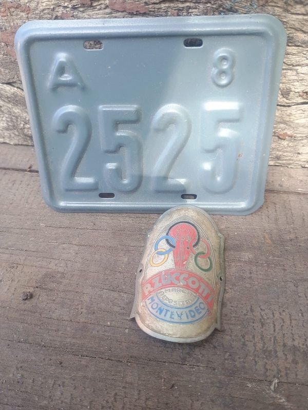 Chapa y Emblema Metálico Vintage de Bicicleta "Rizcootti Montevideo"