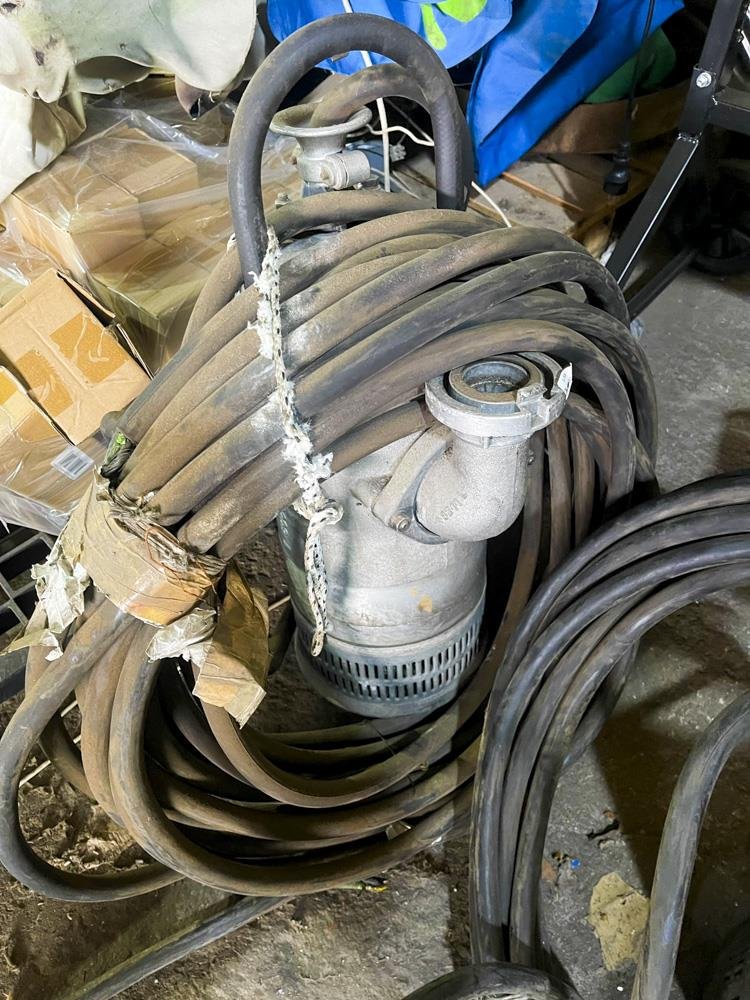 Bomba de Agua Sumergible Trifásica Checa