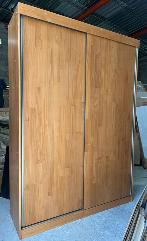 Lote anterior: Puertas de armario y gabinete de madera