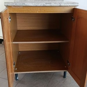 Mueble de Madera con Tapa Imitación Mármol y Dos Puertas - imagen 3