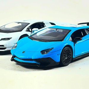 Dos Autos a Escala: Lamborghini Azul y Blanco - imagen 2