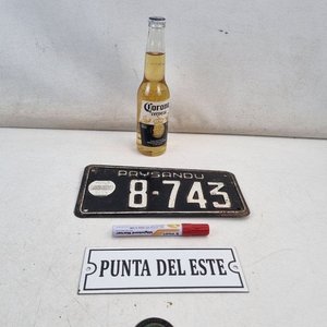L 356 - 4 Piezas - Importante lote de chapas antiguas de colección con patente de Paysandú, cartel de Punta del Este y escudo 'Manufactured by Royal Enfield Motorcycles' - imagen 2