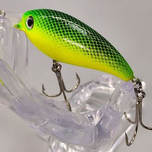 Señuelo Artificial Crankbait Verde y Amarillo con Babero y 2 Anzuelos - imagen 4