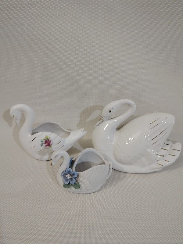 Tres cisnes de porcelana italiana en venta - imagen 2
