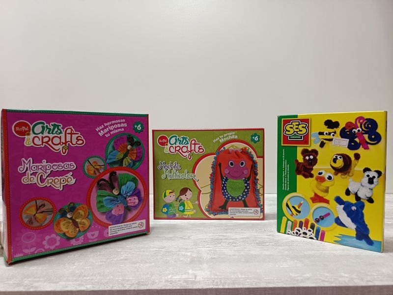 Lote siguiente: Kit de manualidades para niños con temas de mariposas y mochilas