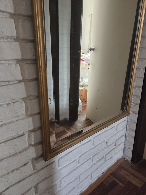 Espejo antiguo con marco de madera dorada - imagen 4