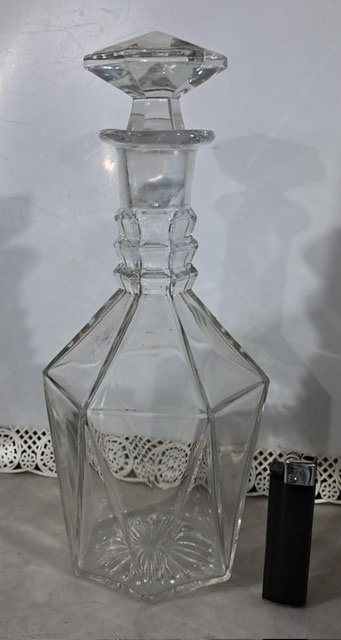 Lote anterior: Botella de cristal con forma octagonal