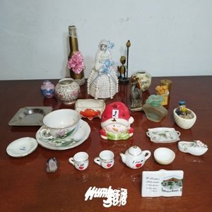 Lote anterior: Colección de Adornos y Vajilla Miniatura