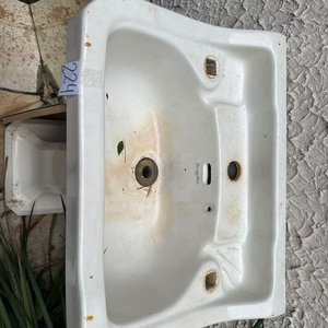 Lote anterior: Lavatorio con Pedestal, Botiquín y Cisterna Dolmenit