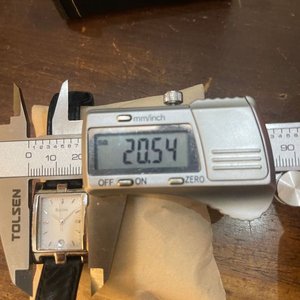 Reloj Bulova Clásico Rectangular de Dama con Calendario - Acero y Correa Negra - imagen 6